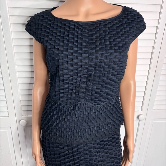 ESCADA Navy Blue Textured Two Piece Size 4 - Picture 2 of 10